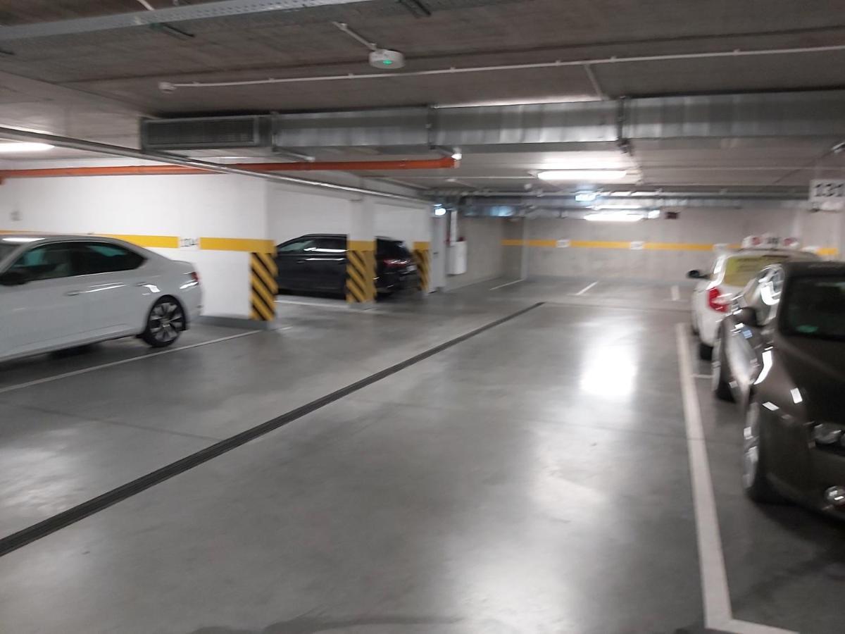 Spectrum Super Vip Free Parking Gdańsk Exteriör bild